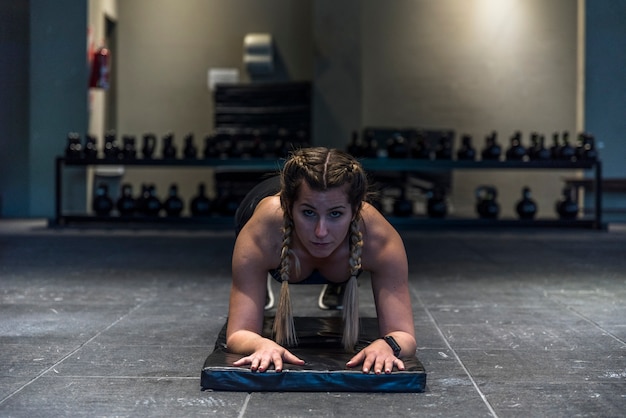 15-Minute No-Equipment Cross-Training: Boost Strength, Mobility & Stamina at Home