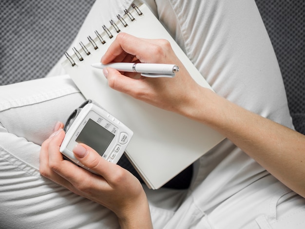 Example of a blood sugar and meal tracking journal