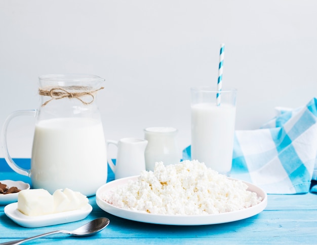 Glass of milk with calcium and magnesium benefits highlighted