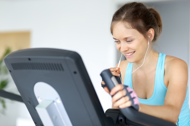 Beginner’s Cardio Blueprint: Boost Flexibility, Speed, and Stamina with Weekly Progress Tracking