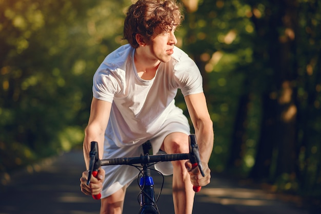 35 Posture Mistakes Cyclists Make (And How to Fix Them Fast)