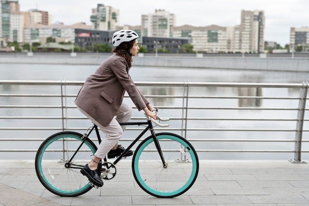 45 Proven Posture & Ergonomics Tips for Cyclists: Stay Injury-Free and Ride Stronger