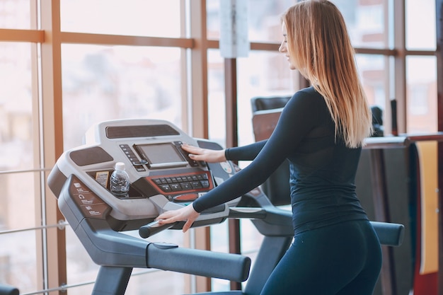 Interval training on elliptical machine