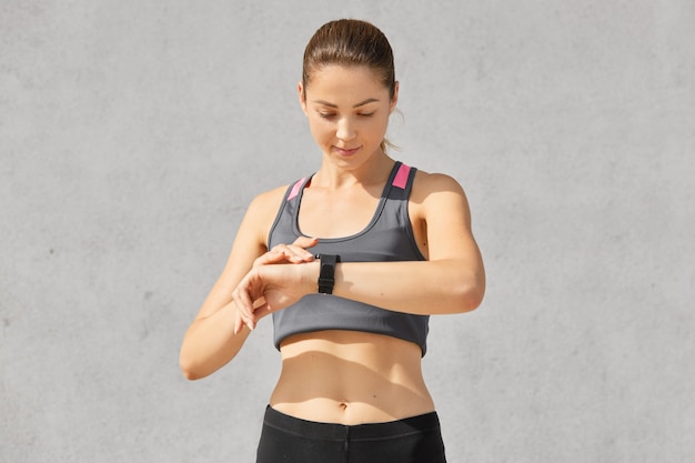 Smartwatch displaying VO₂ max and heart rate data