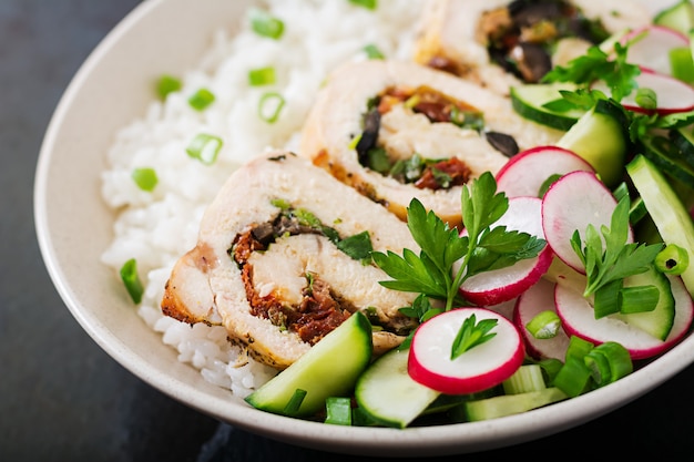 Grilled chicken with brown rice and steamed vegetables