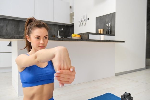 Protect Your Joints: The Beginner’s Blueprint to Fast Starts, Consistency, and Weekly Progress Tracking