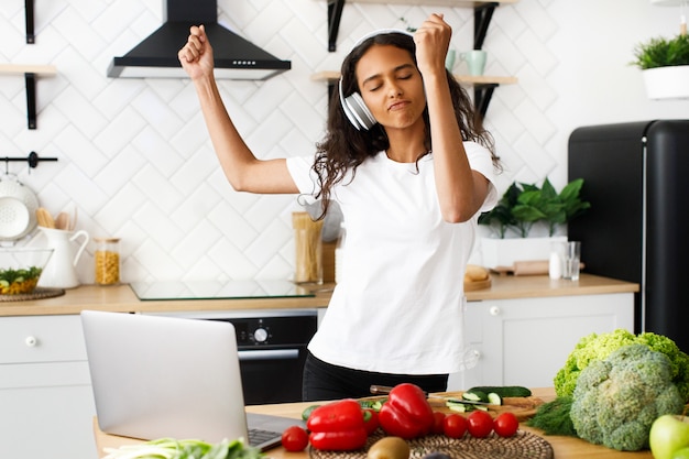 15 Science-Backed Low-Carb Habits to Calm Your Mind and Reduce Stress Daily