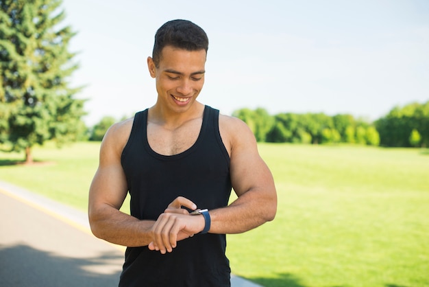 Unlock Your Recovery: What Is HRV and How It Can Boost Muscle Gain for Weekend Warriors