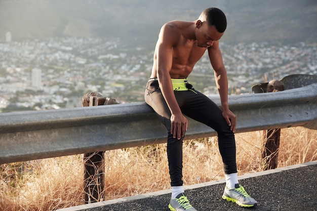 Muscle Gain with Knee Pain: Your Complete Coach-Approved Guide to Safe, Effective Training
