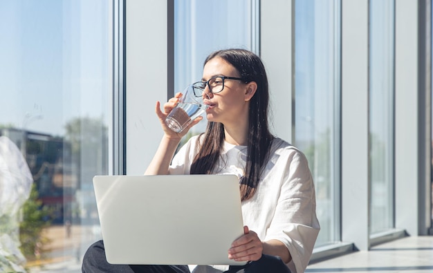 18 Hidden Hydration Mistakes Desk Workers Make (And How to Fix Them Today)