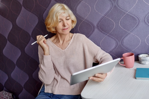 Example of a senior filling out a wellness journal