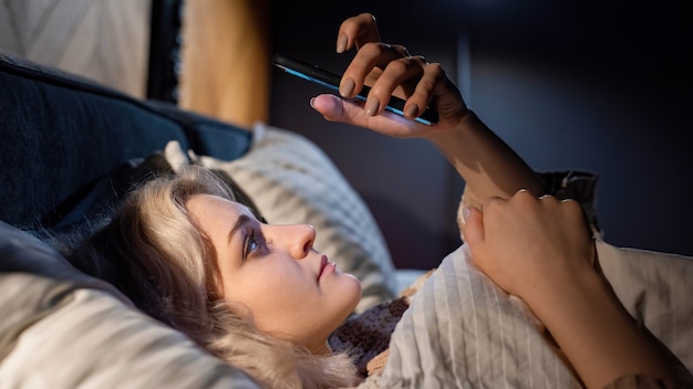 Wearable device tracking sleep quality