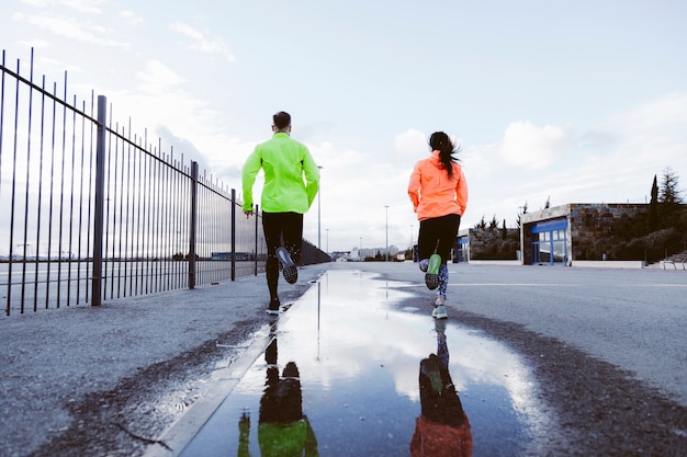 Side-by-side comparison of walking and jogging biomechanics