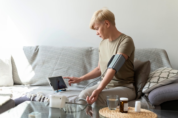 25 Expert-Backed Women’s Health Tips for Managing Hypertension: Track, Thrive, and Take Control